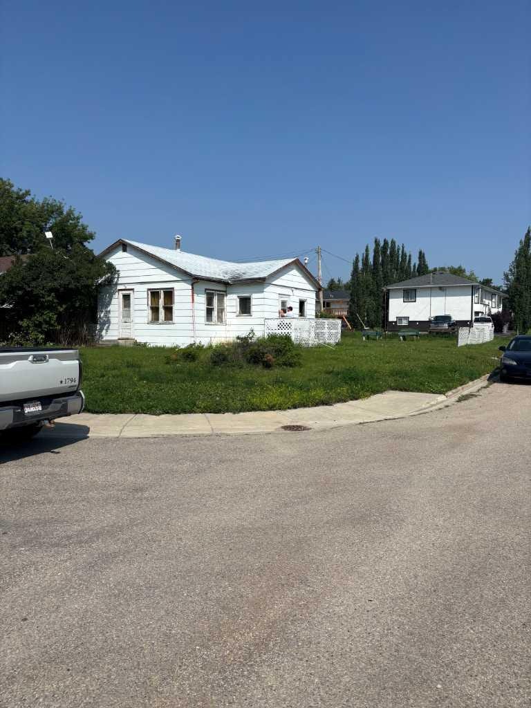9302 105 Avenue, Grande Prairie, AB, T8V 1G4