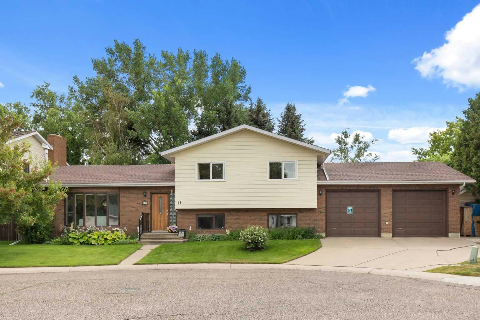 11 Greenwood Court SW, Medicine Hat, AB, T1A 7X7