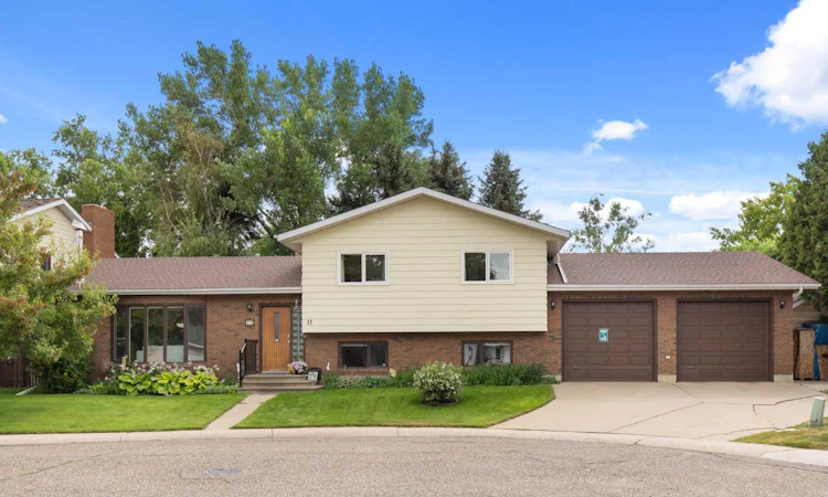 11 Greenwood Court SW