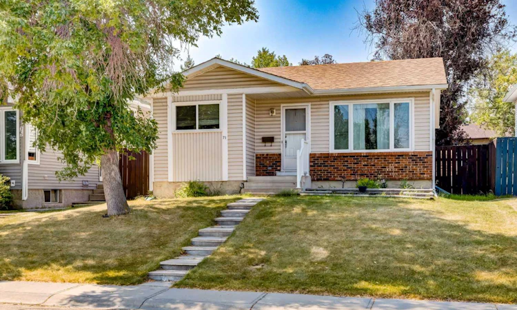 71 Rivervalley Crescent SE
