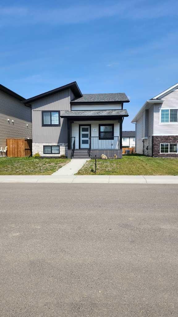 11 Ian Way, Red Deer County, AB, T4S 0T6