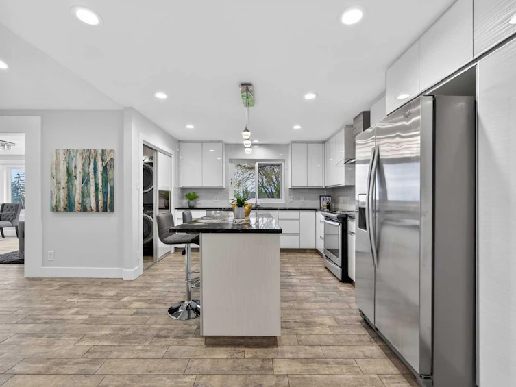 11 Selkirk Drive SW, Calgary, AB, T2W 0M3 - 4