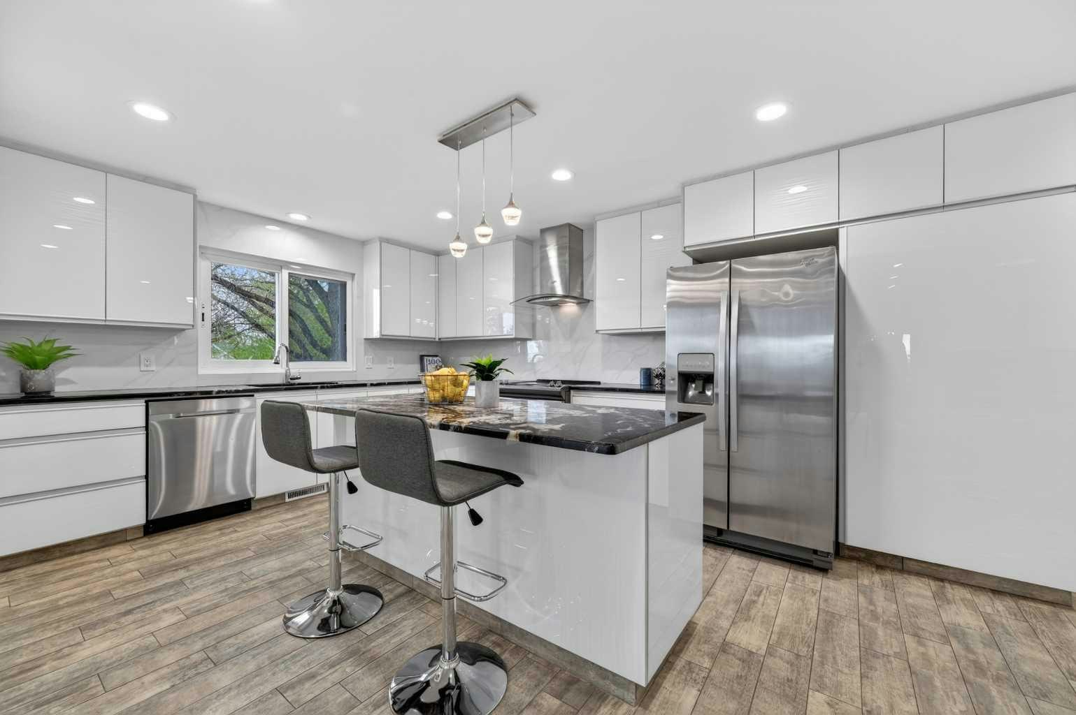 11 Selkirk Drive SW, Calgary, AB, T2W 0M3 - 5
