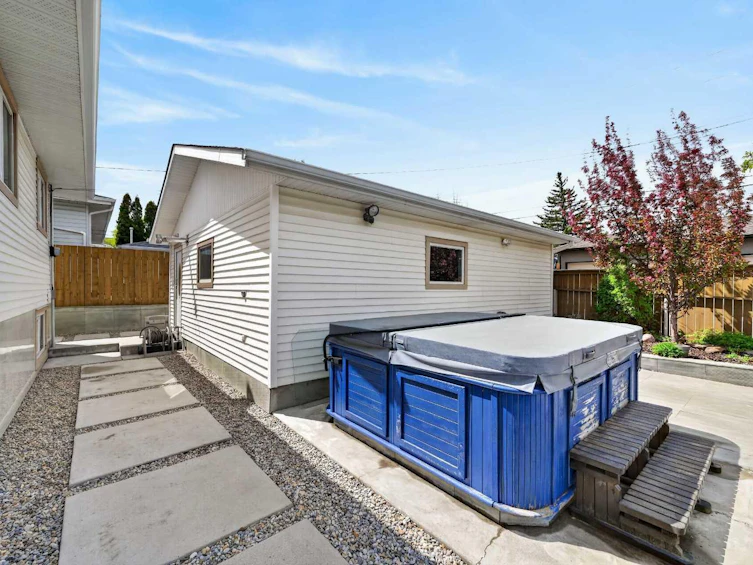 11 Selkirk Drive SW, Calgary, AB, T2W 0M3 - 42