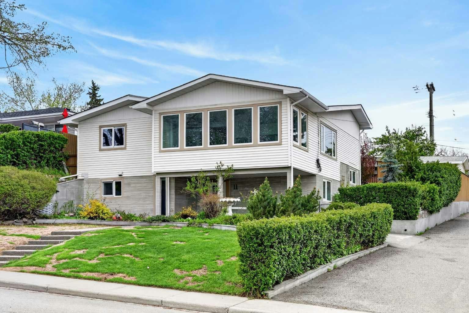 11 Selkirk Drive SW, Calgary, AB, T2W 0M3