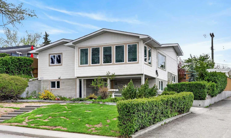 11 Selkirk Drive SW