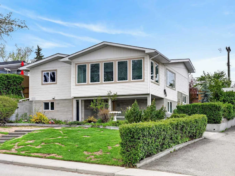 11 Selkirk Drive SW, Calgary, AB, T2W 0M3