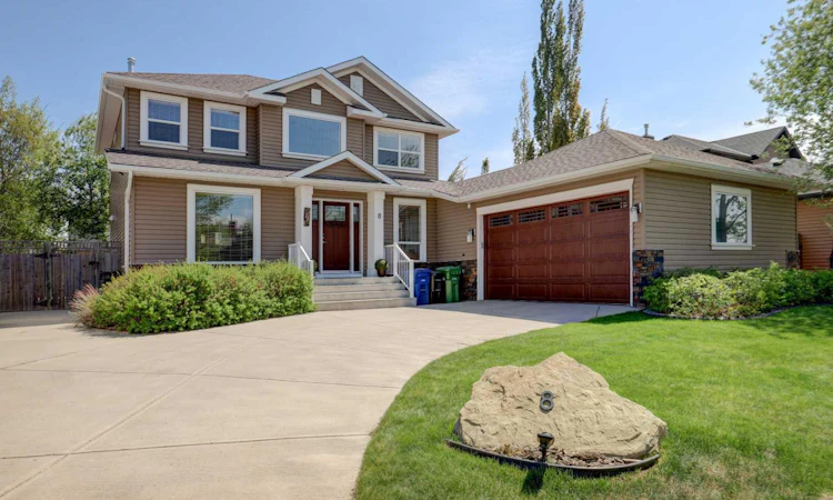 8 Canoe Road SW