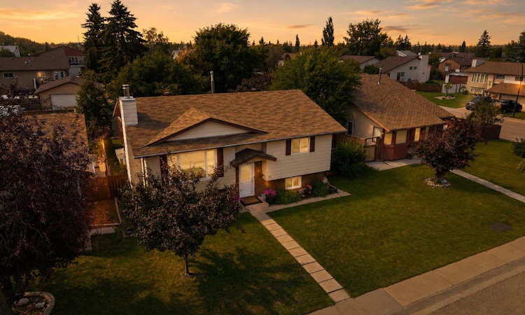53 Reeves Crescent