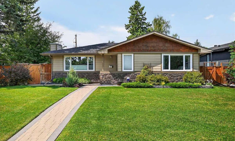 10807 Mapleshire Crescent SE