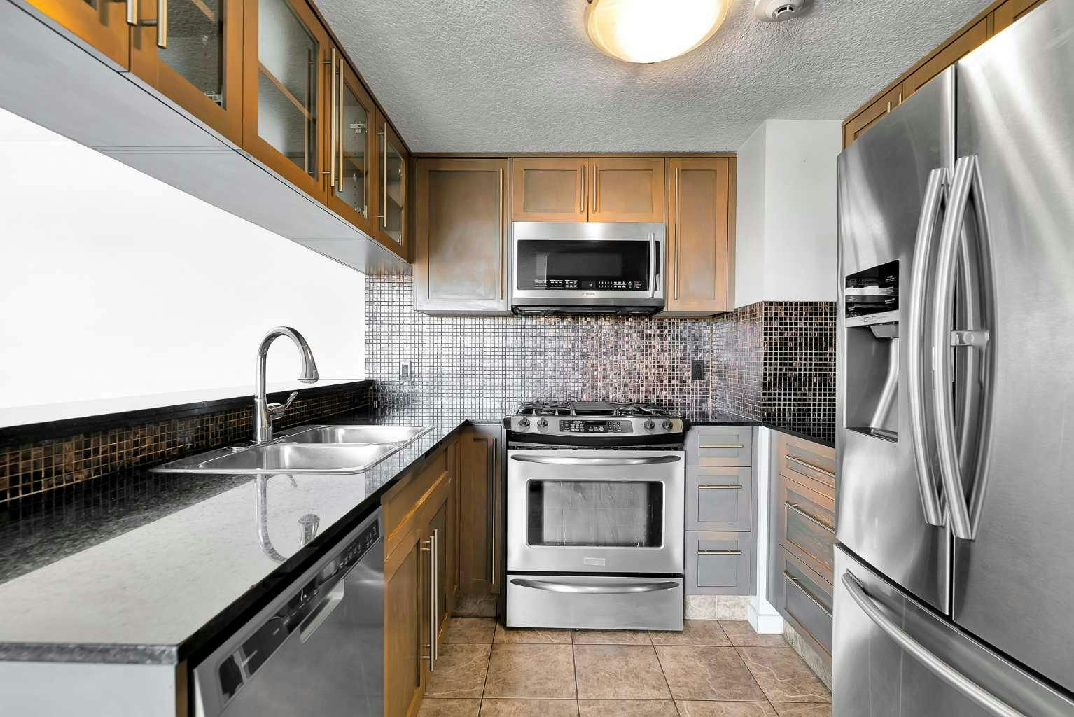 411-429 14 Street NW, Calgary, AB, T2N 2A3