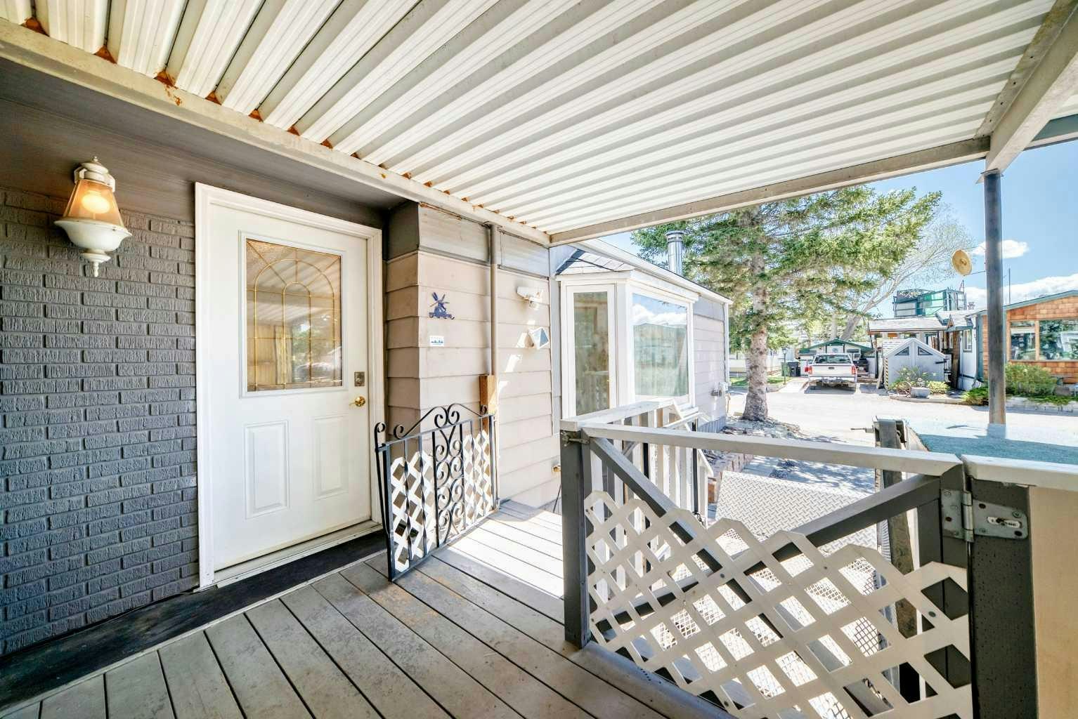 212-3223 83 Street NW, Calgary, AB, T3B 5N4