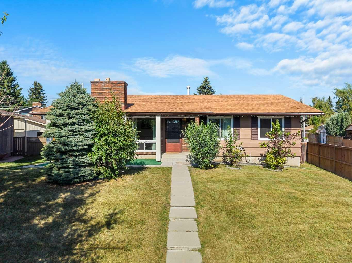 148 Lake Lucerne Crescent SE, Calgary, AB, T2J 3J6