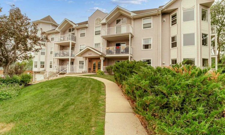 306-5435 Lakeshore Drive