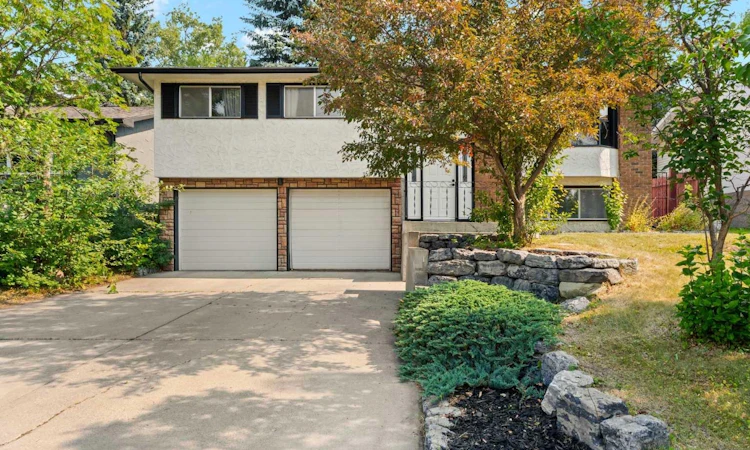 5467 Dalrymple Crescent NW