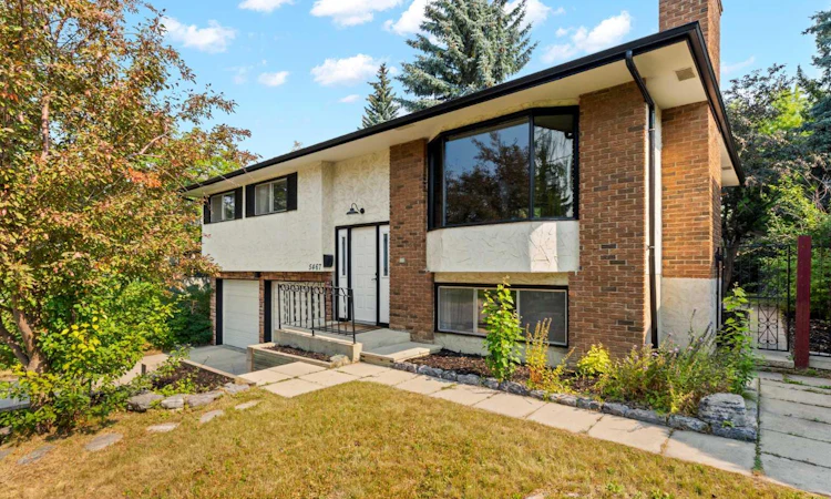 5467 Dalrymple Crescent NW