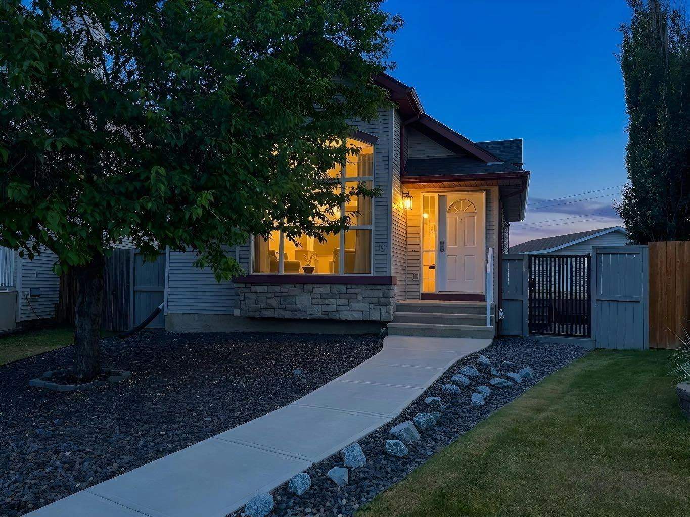 79 Cranberry Square SE, Calgary, AB, T3M 1J5