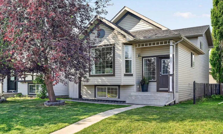 307 Covehaven View NE