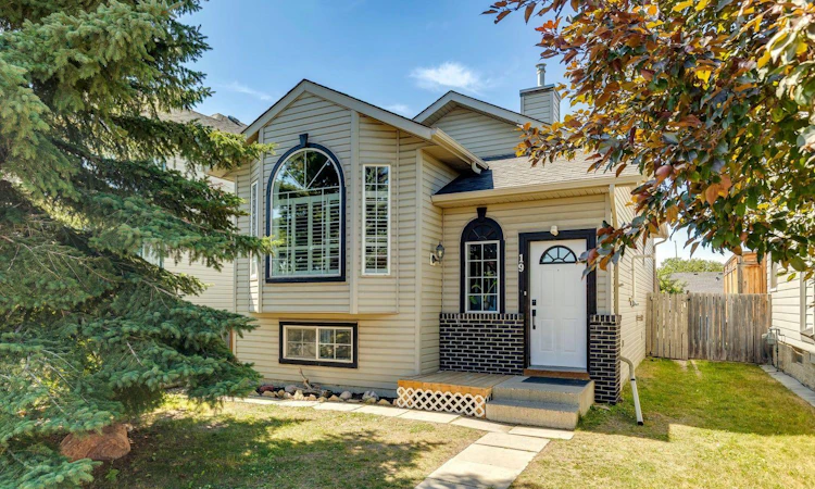 19 Covington Close NE