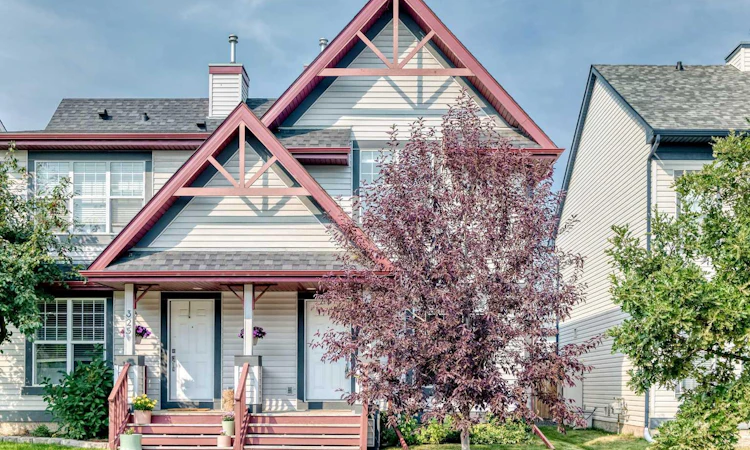 321 Elgin Point SE