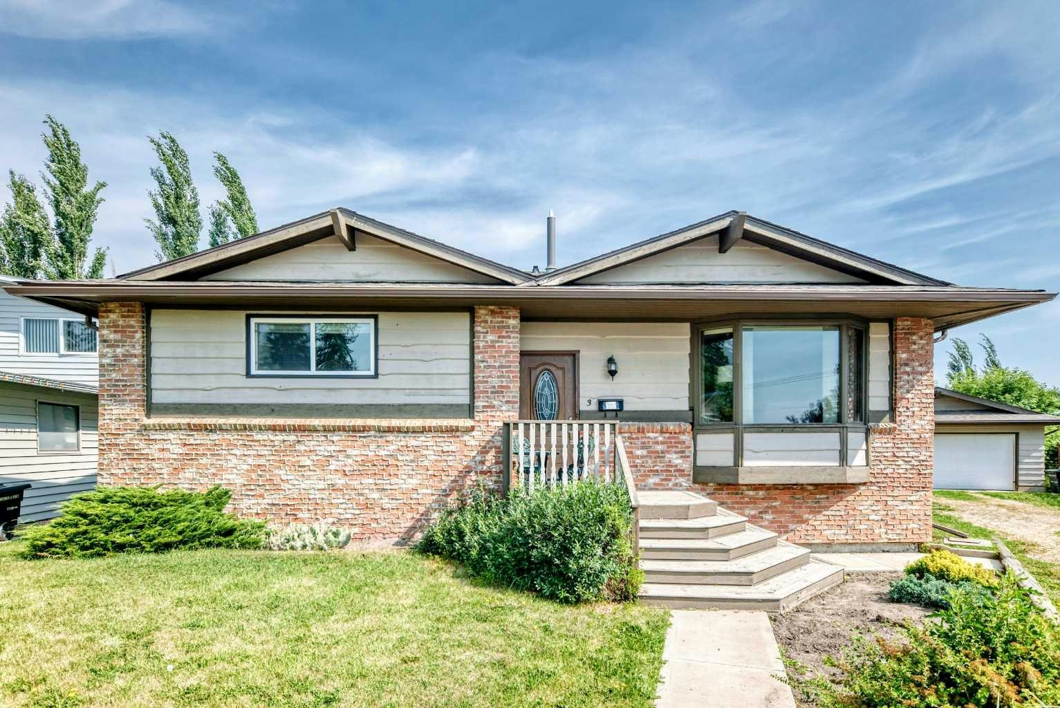 3 43 Avenue Close, Lacombe, AB, T4L 1V8