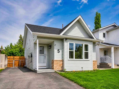 5 Shawglen Court SW - 2