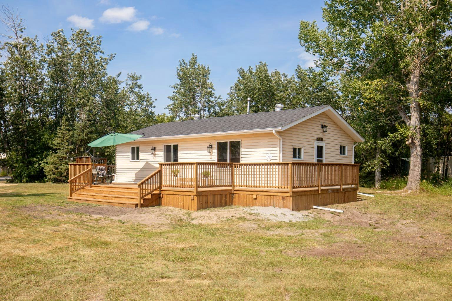 56 Lakeview Avenue, Gull Lake, AB, T0C 0J0