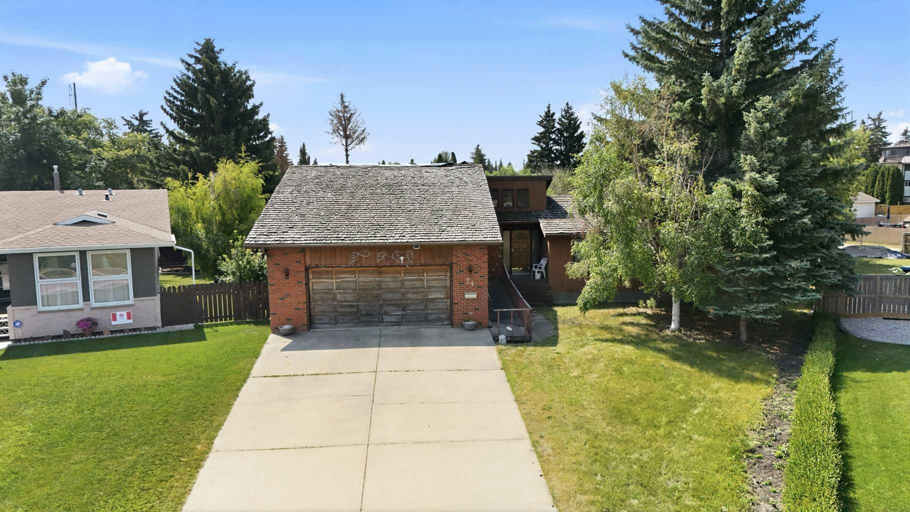 24 Brookes Crescent, Red Deer, AB, T4R 1L9