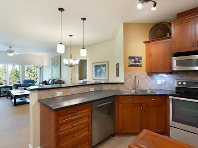 405-10 Discovery Ridge Close SW - 4