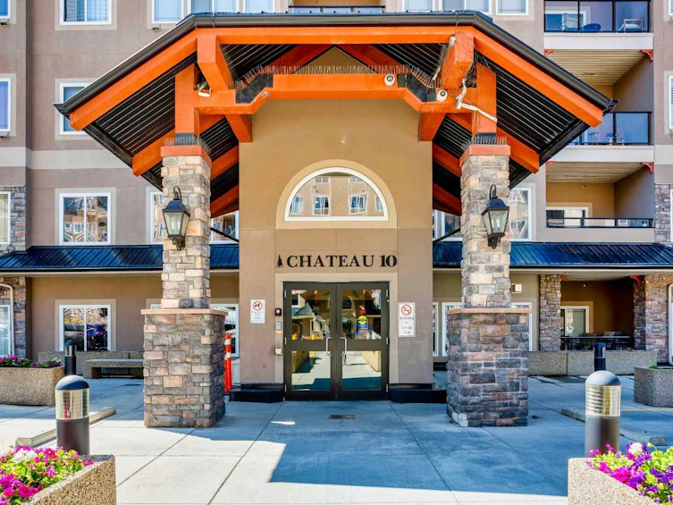 405-10 Discovery Ridge Close SW, Calgary, AB, T3H 5X3 - 3