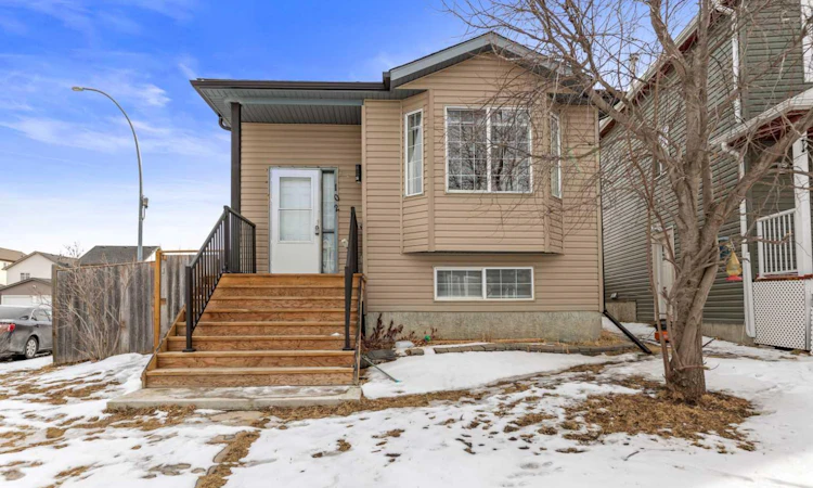102 Martin Crossing Grove NE