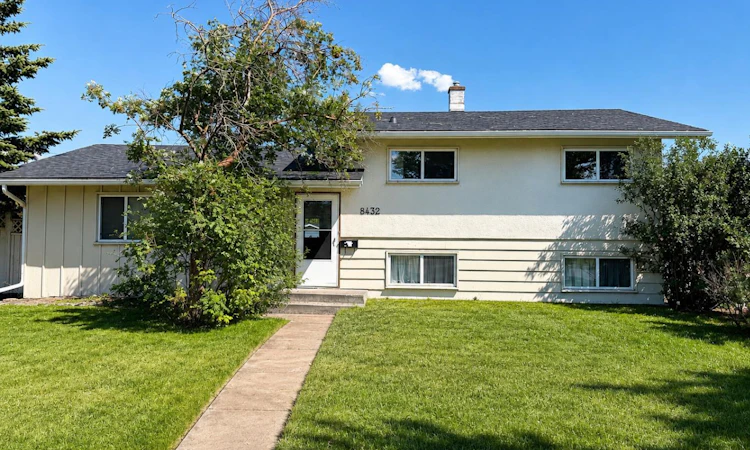 8432 Elbow Drive SW