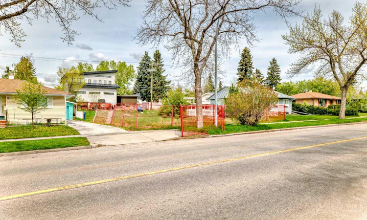 523 Northmount Drive NW