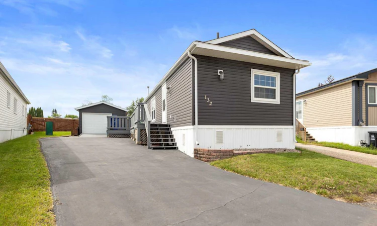 132 Grey Owl Place