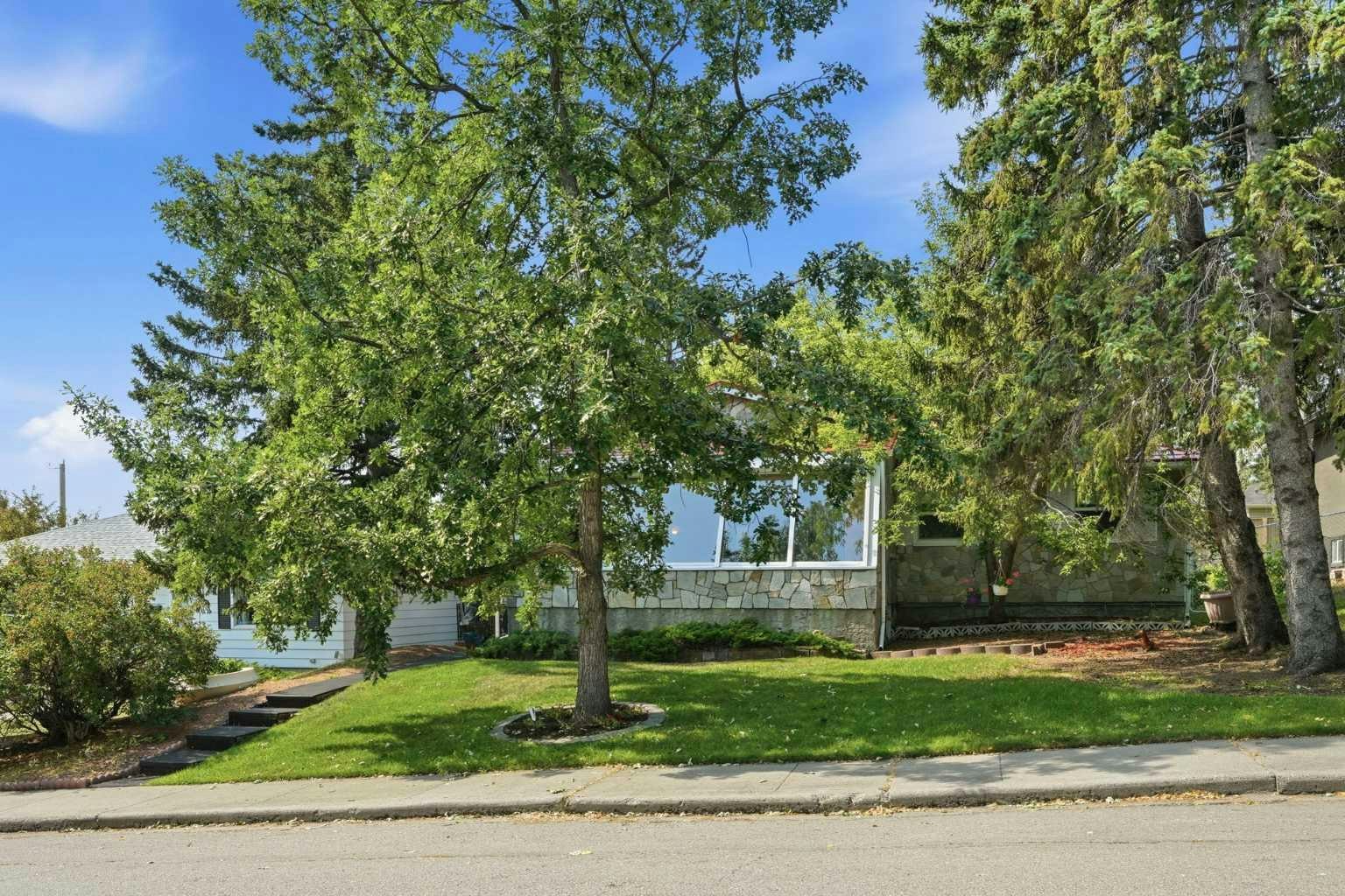 13 Tipton Place NW, Calgary, AB, T2K 3L6