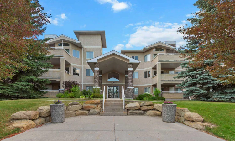 201-20 Country Hills View NW