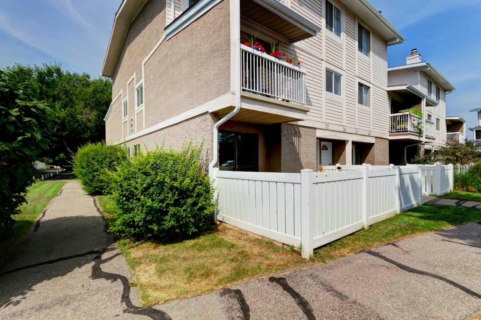 37-3015 51 Street SW, Calgary, AB, T3E 6N5