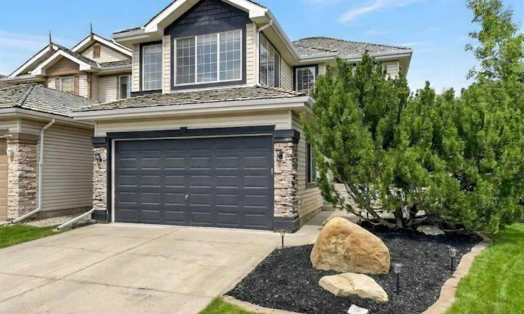 141 Douglas Glen Manor SE