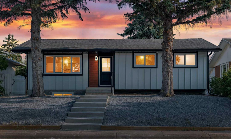 808 Avonlea Place SE