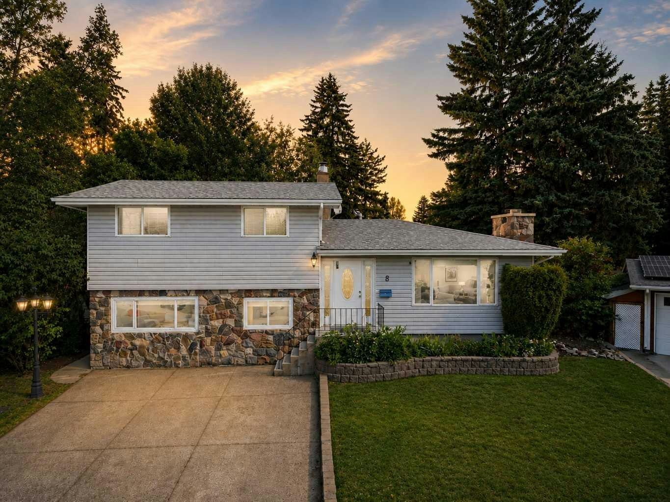 8 Sydney Close, Red Deer, AB, T4N 0E1