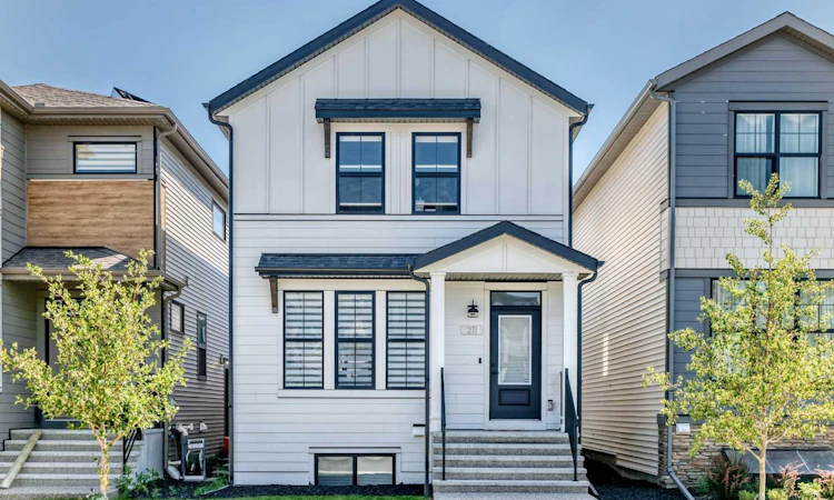 211 Silverton Glen Crescent SW