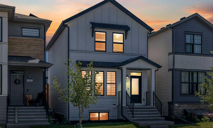 211 Silverton Glen Crescent SW