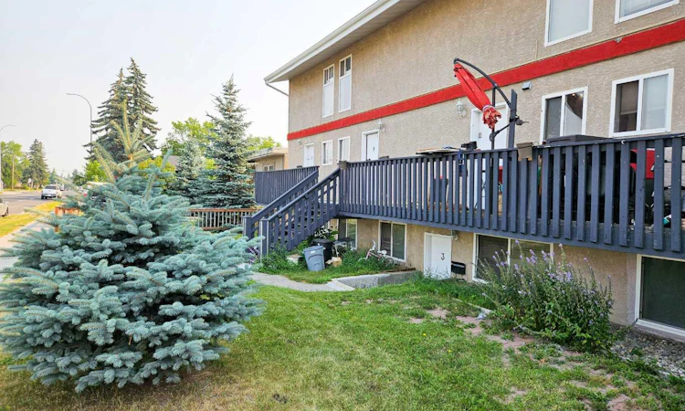 14-3726 Centre Street N