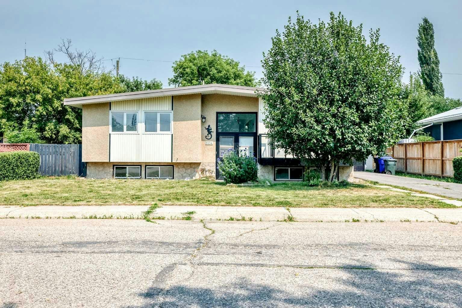 5134 43 Street, Olds, AB, T4H 1A8