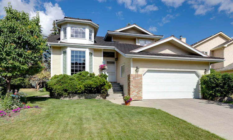 22 Varsity Estates View NW