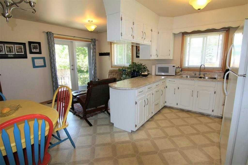 7504 39 Avenue NW, Calgary, AB, T3B 1V3 - 10