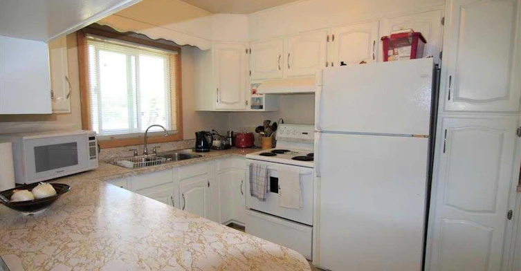 7504 39 Avenue NW, Calgary, AB, T3B 1V3 - 9