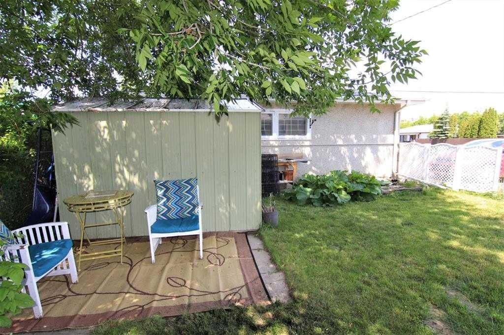 7504 39 Avenue NW, Calgary, AB, T3B 1V3 - 4
