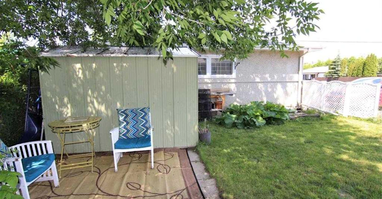 7504 39 Avenue NW, Calgary, AB, T3B 1V3 - 4
