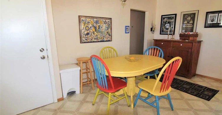 Basement Unit-7504 39 Avenue NW, Calgary, AB, T3B 1V3 - 8
